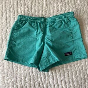 BNWT Girls Patagonia Baggies Shorts Size Medium